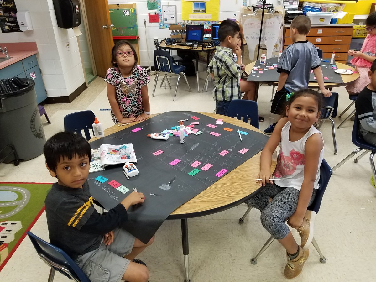 HyblaK's tweet photo. Great teamwork during a collaborative learning project in Miss Fisher's class @HyblaValleyES https://t.co/sq1toCrY2Z