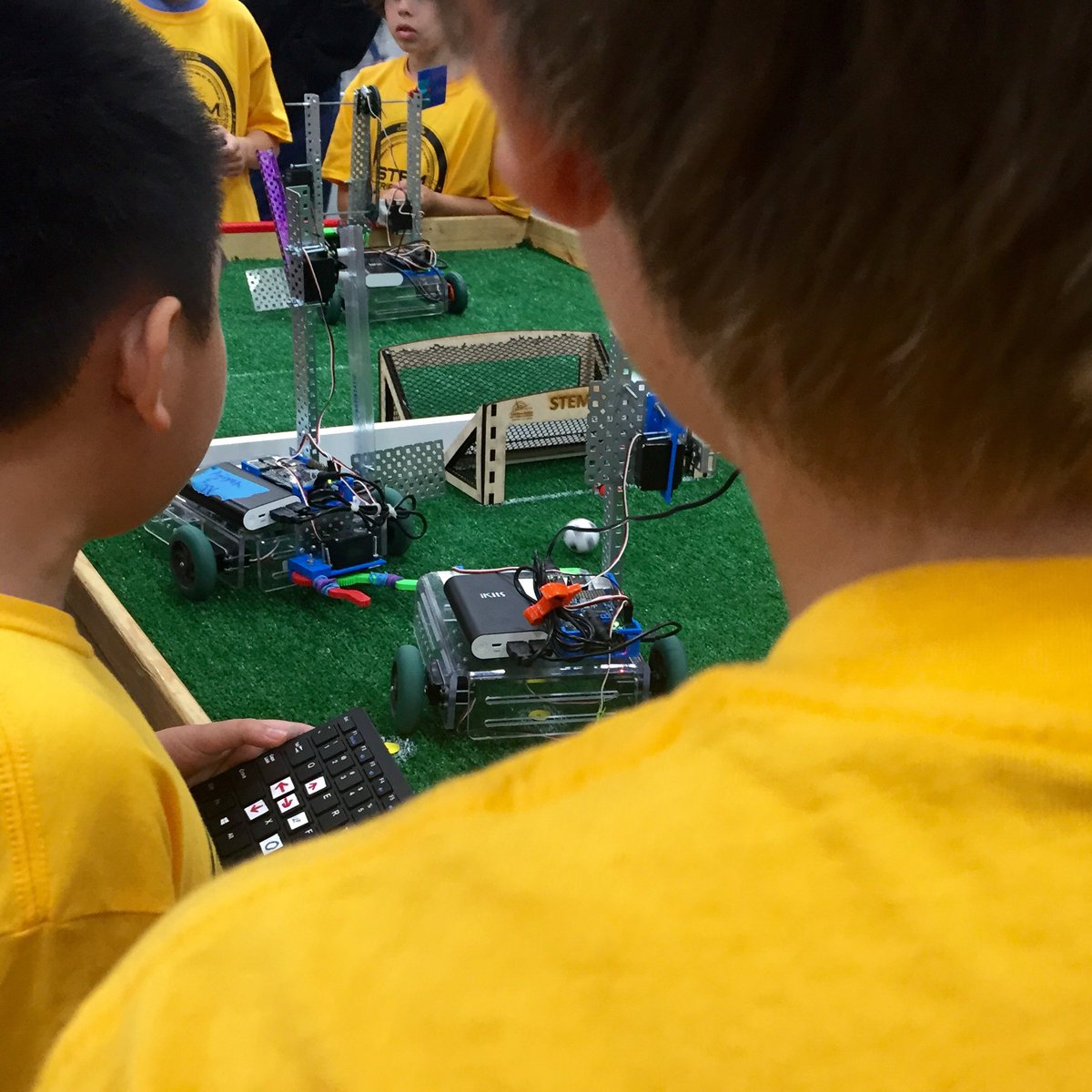 annshuffle's tweet photo. We can create robots that score soccer goals. What's your superpower? @SalemESVB #stemtrifecta2017 https://t.co/j14PSHNvxA