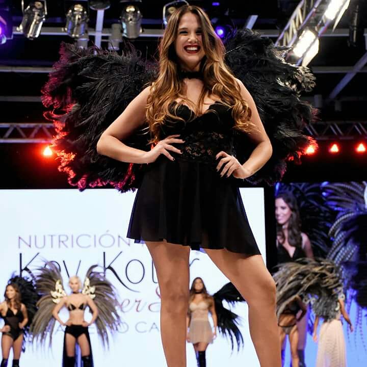 silkeymundial's tweet photo. Bellezas #Superstar en la pasarela de #ModaCoiffure2017 🌟 Reviví el desfile este sábado 19 hs. en la pantalla de @C5N 📺 https://t.co/I7oXqI16vG