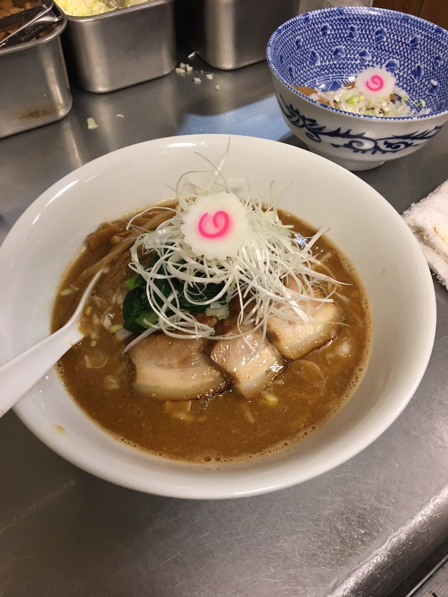 熊谷 スミレ食堂 週末の一押しは 濃厚味噌中華そば です 梅雨の合間の暑い時に オリジナルの辛味を少々足して 食欲倍増です 是非お気軽にお立ち寄り下さいませ つけ麺 味噌らーめん 冷麺 熊谷 アズ ティアラ ランチ 締めのラーメン
