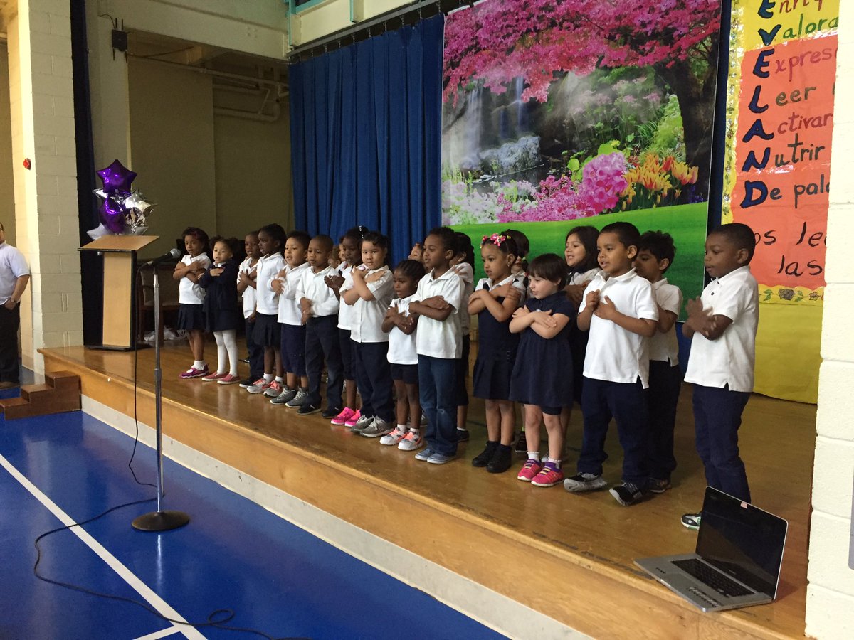 School-wide Spanish Poetry event! <a href="/dcpublicschools/">DC Public Schools</a> <a href="/dcfamengagement/">DCPSFamilyEngagement</a> <a href="/dcps_WorldLang/">DCPS World Languages</a> <a href="/MaestraDosoz/">maestra dosoz</a> <a href="/mieya_t/">T</a> @mekartistic1