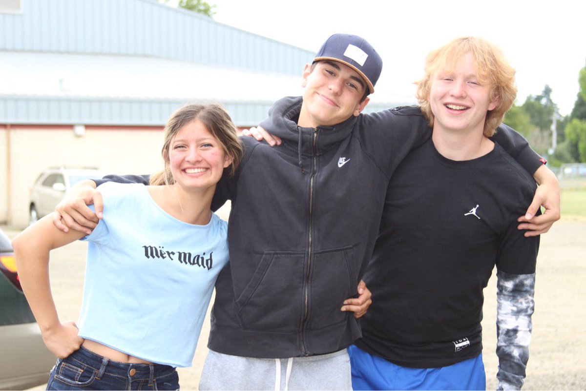 Lililovesyou88's tweet image. National bestfriends day to this goob 💕 #lovah#bestie