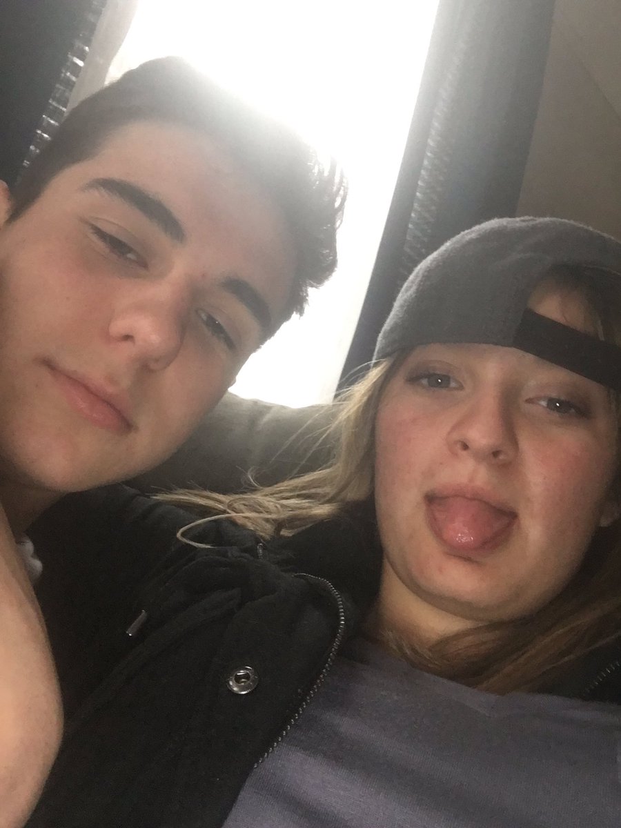 Lililovesyou88's tweet image. National bestfriends day to this goob 💕 #lovah#bestie