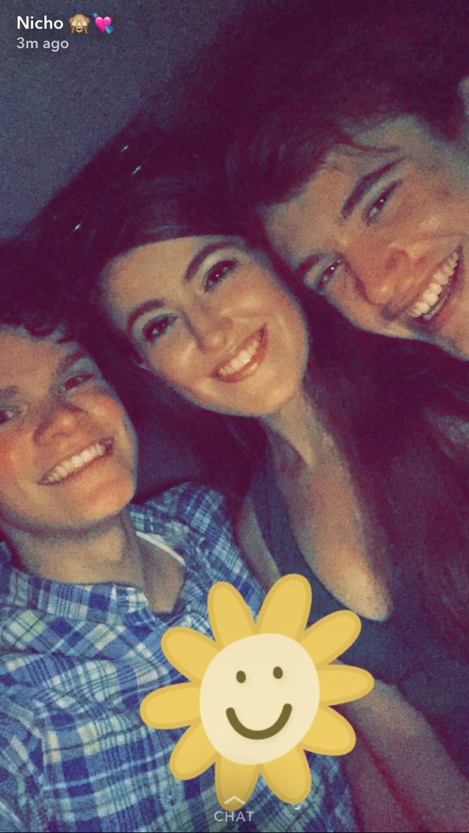 baby_efus's tweet photo. #nationalbestfreindsday i wouldn't be who i am today without these amazing people ❤❤ https://t.co/KsqlOBAUmj