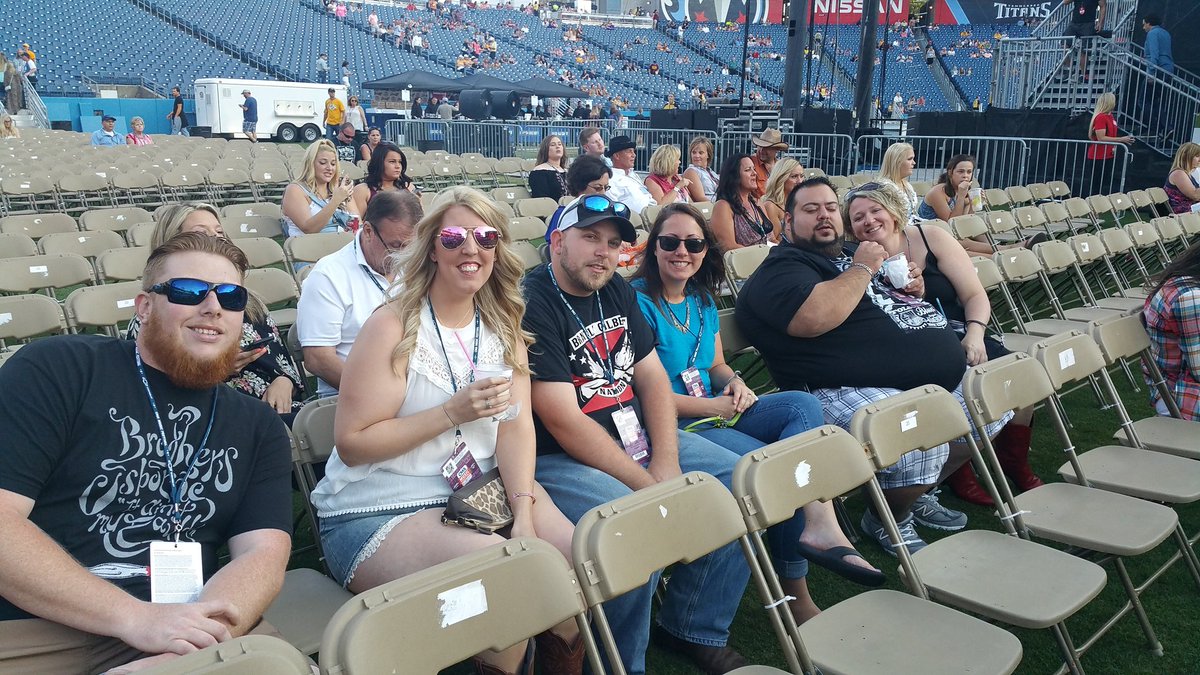 Thats_soJenn's tweet photo. East Coasters ready to PARTY! #CMAFest 2017 #cmafest https://t.co/x8YzuHTF6F
