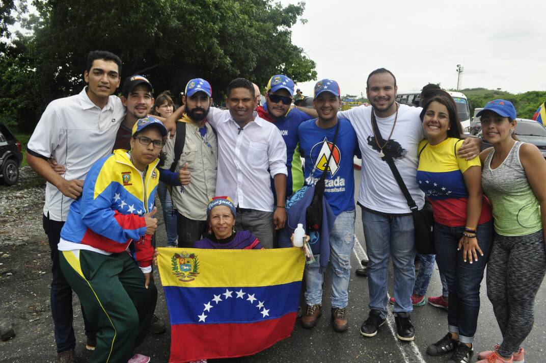 _Luis193's tweet photo. La #GeneracionProgresista alado de nuestros hermanos estudiantes en su marcha hacia caracas. somos la generación del progreso @luisromeroc https://t.co/MwiiEtER5u