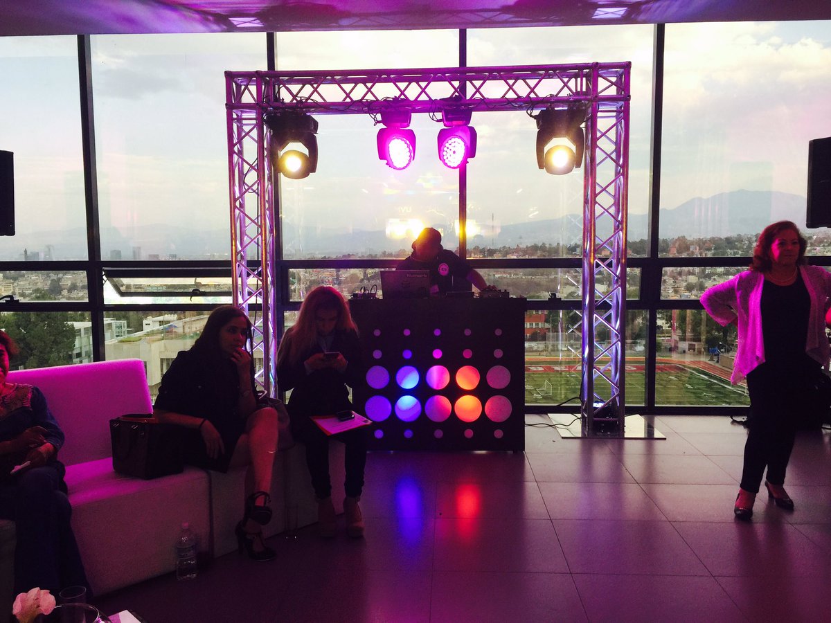 ElipsetMX's tweet photo. #Elipset en los mejores eventos. Hoy desde #UVMChapultepec festejando a los alumnos. https://t.co/BW2sC8L5Tq