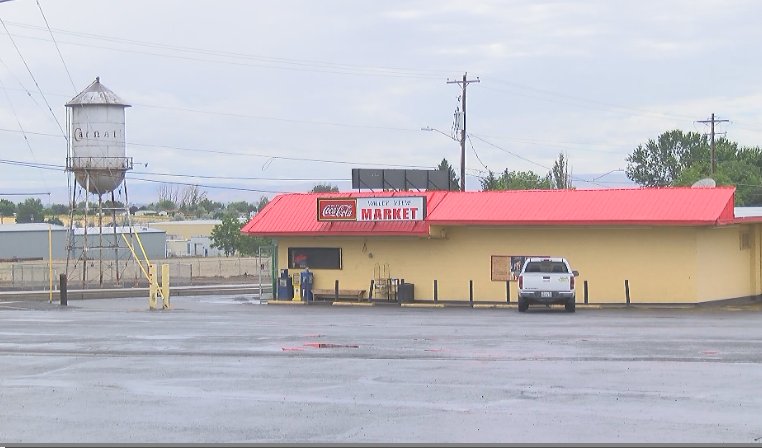 JordanLyleNews's tweet photo. Sunnyside police investigate early morning armed robberies

https://t.co/FtBFSRzcUC https://t.co/blZPJKhaFk