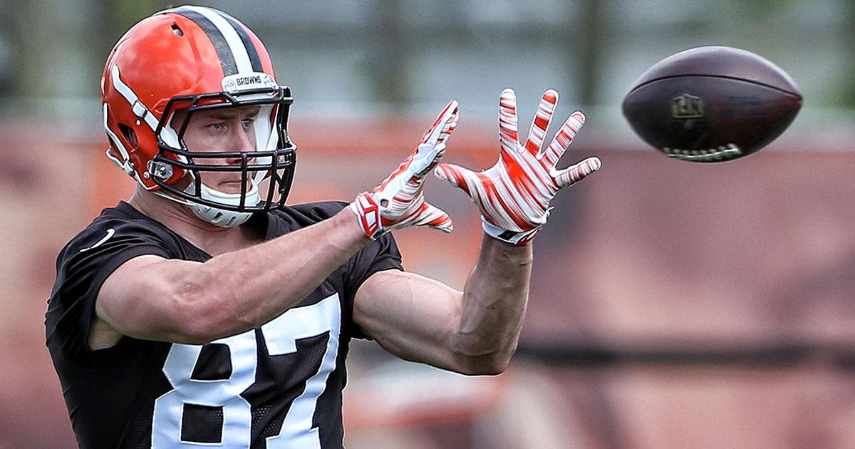 Browns's tweet image. An "emerging" @SethDevalve ready to step up in our TE room

📰 » brow.nz/2s16Efe