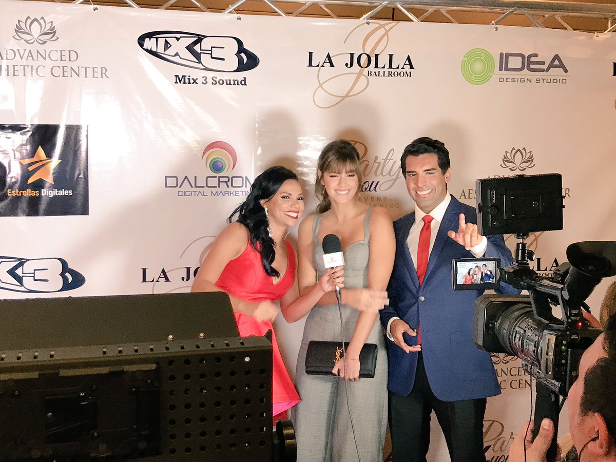 newconceptpr's tweet photo. La gran premiacion de @estrellasdigita compartiendo con grandes talentos @borjavoces @LuchoBorregoC @NataliaCruzNews @HelenaRodriTV https://t.co/olatrUa4rF