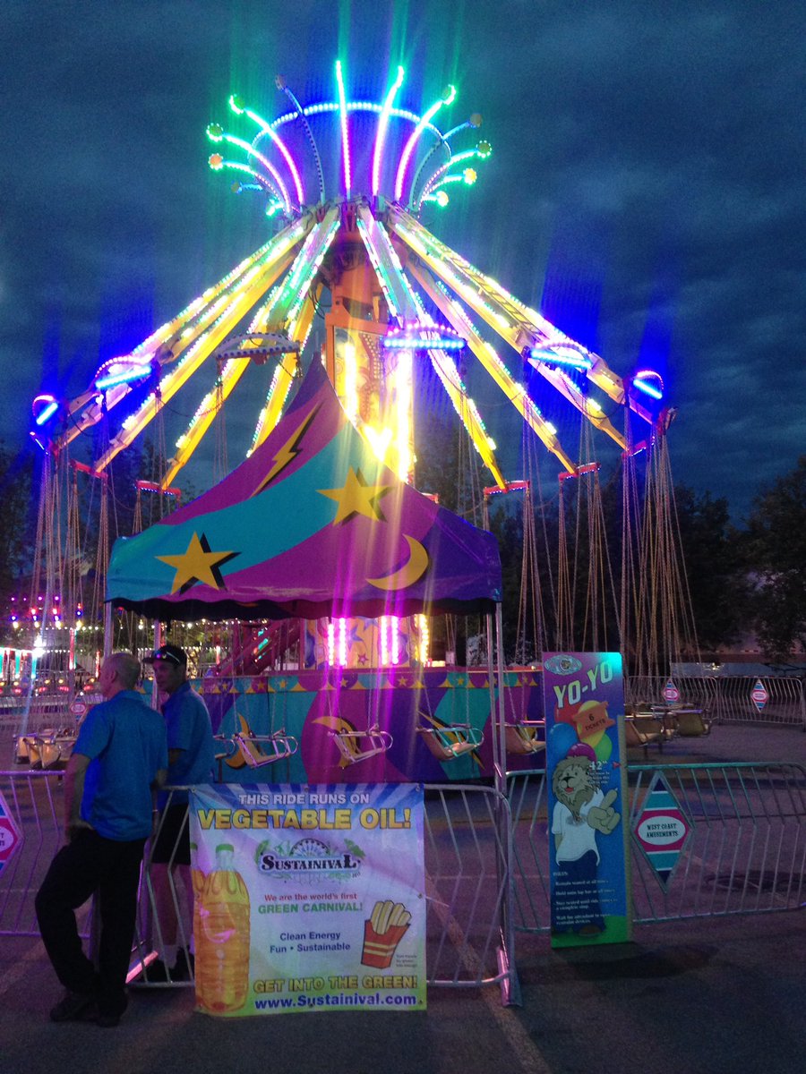 PuiakaPanda's tweet photo. My favorite ride #Yoyo is run on vegetable oil! Day vs Night @Sustainival  #FeelLikeFlying #relax #Sustainival #green #carnival #YEG ❤️❤️❤️ https://t.co/dkT1CLZMnC
