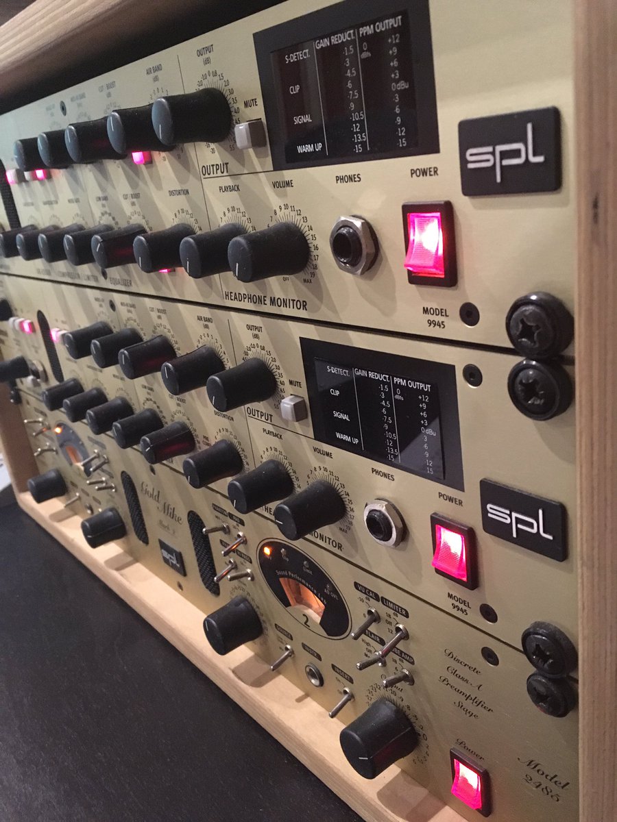 mikesmusicmedia's tweet photo. Grüße aus dem Tonstudio!
:)
#spl #gearfreaks #Producers #AddCovfefeToAnything #tonstudio #musicisalive #me #today #Addme #analog #musik https://t.co/MOMQG32C1n