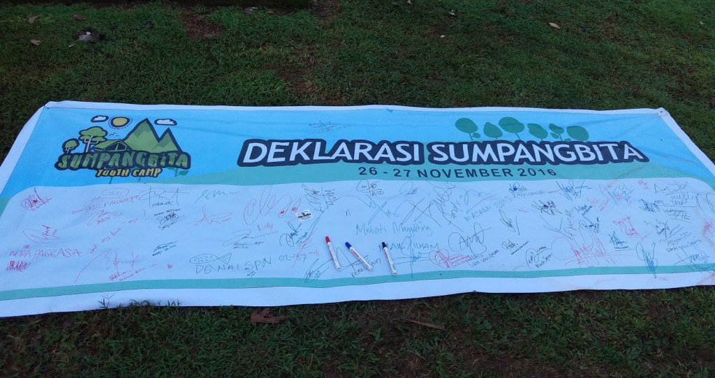 Sumpangbita Youth Camp 2016 projectaid.wordpress.com/2017/06/09/sum…