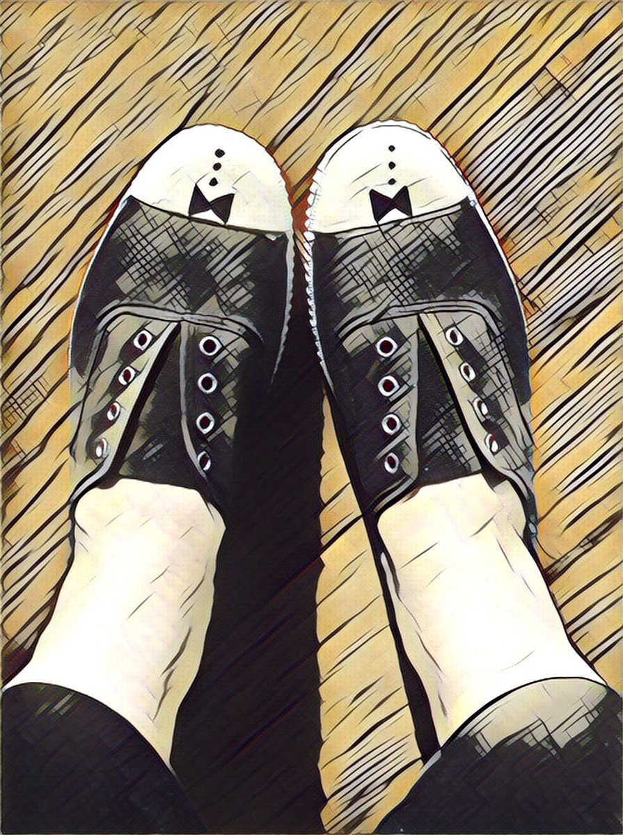lachimera2000's tweet photo. #CRWeek2017 #axa_cs #sneakersday ❤️👟Are you ready? https://t.co/qG0A5OQ97L