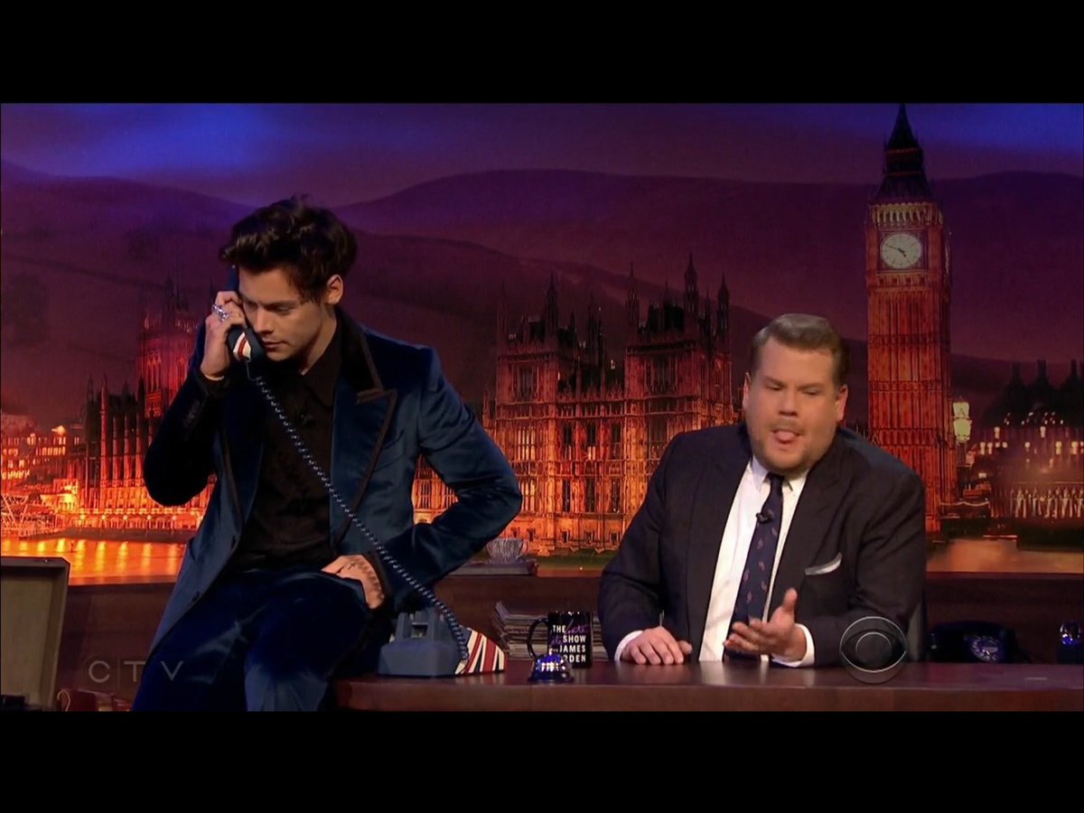1D_24hNews's tweet photo. Harry on #TheLateLateLondon last night!!!
#HarryStyles #Harry #Styles #SignOfTheTimesMusicVideo https://t.co/iR4cDiFz6a