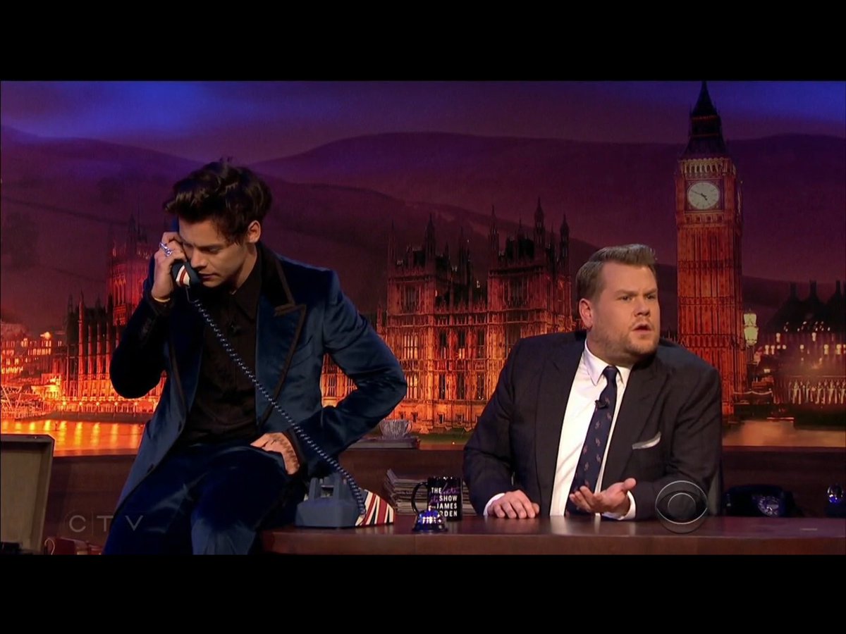 1D_24hNews's tweet photo. Harry on #TheLateLateLondon last night!!!
#HarryStyles #Harry #Styles #SignOfTheTimesMusicVideo https://t.co/iR4cDiFz6a