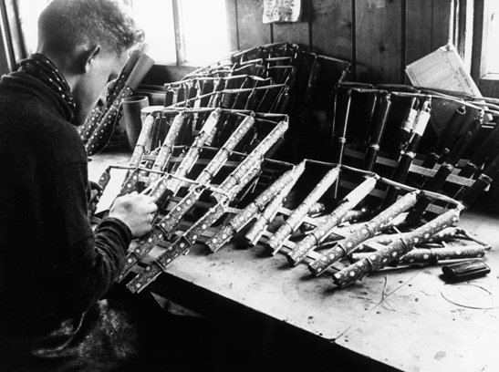 BrocksFireworks's tweet photo. " Light The Blue Touch Paper " British Manufacturing 1920's @BrocksFireworks Roman Candle Bundle, PyroTastic :) #Fireworks #PyroGods #London https://t.co/cd5JNRM1ml