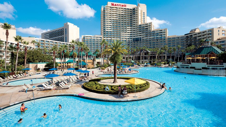 whereORLANDO's tweet photo. FINAL HOURS! RT, Follow Us, Tag 3 friends to #WIN: 2 nights at @worldcenter, 4 tix @visitcrayolaORL + @MascotGames https://t.co/dXxq2hgUvy https://t.co/XQKe2xwwAt