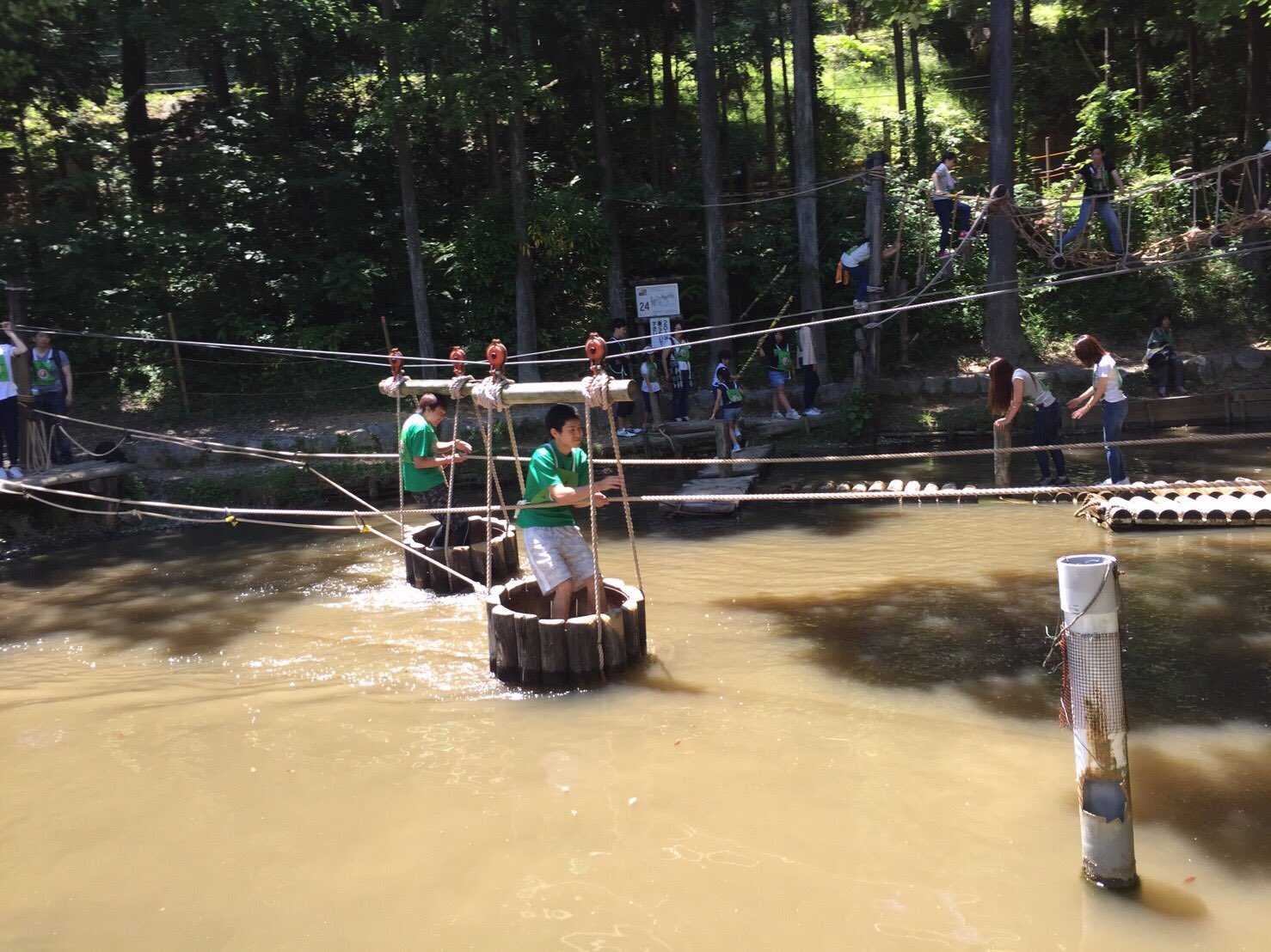 静岡大学探検部 静岡キャンパス 5 28に浜松市にある浜北森林アスレチック公園に行って来ました サスケを彷彿とさせる数々のアトラクションをみんなで元気一杯クリアしていきました 地元のちびっ子達に混じって童心に還りアスレチック大満喫です