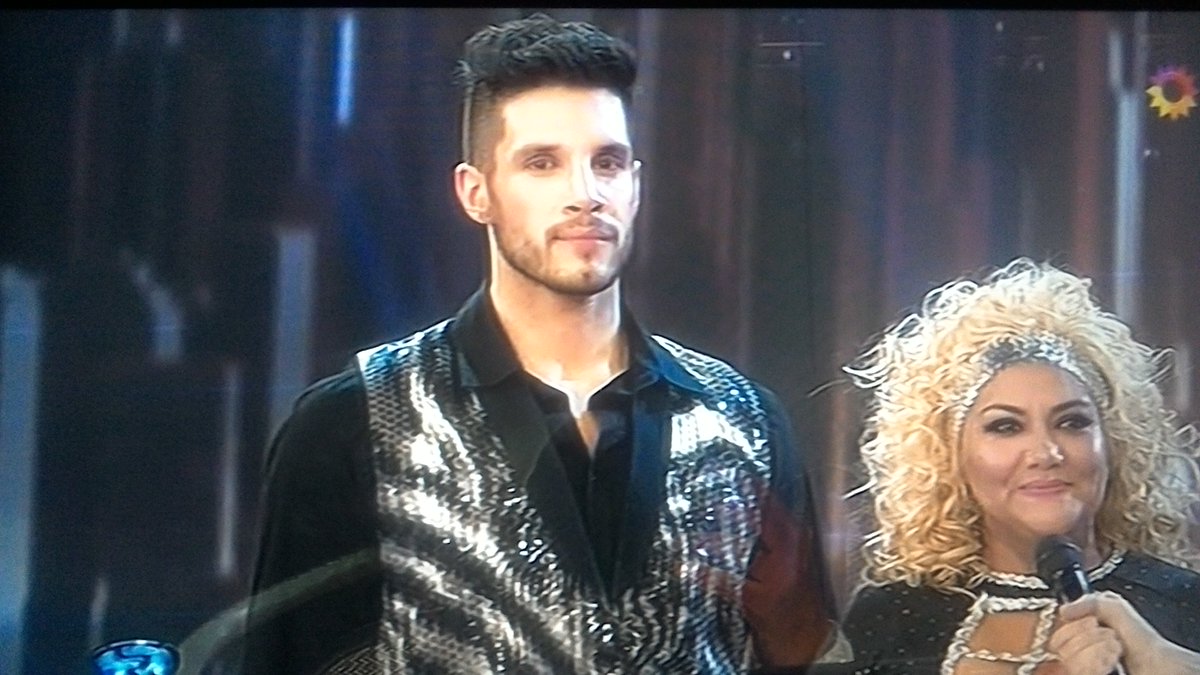 EsShowmatch's tweet photo. Puntaje para Gladis "La bomba tucumana"
Angel (3)
Pampita (6)
Moria (?)
Marcelo (2)
Puntaje final (11) 
 #Showmatch2017 #Bailando2017 https://t.co/vvCQtzMXai