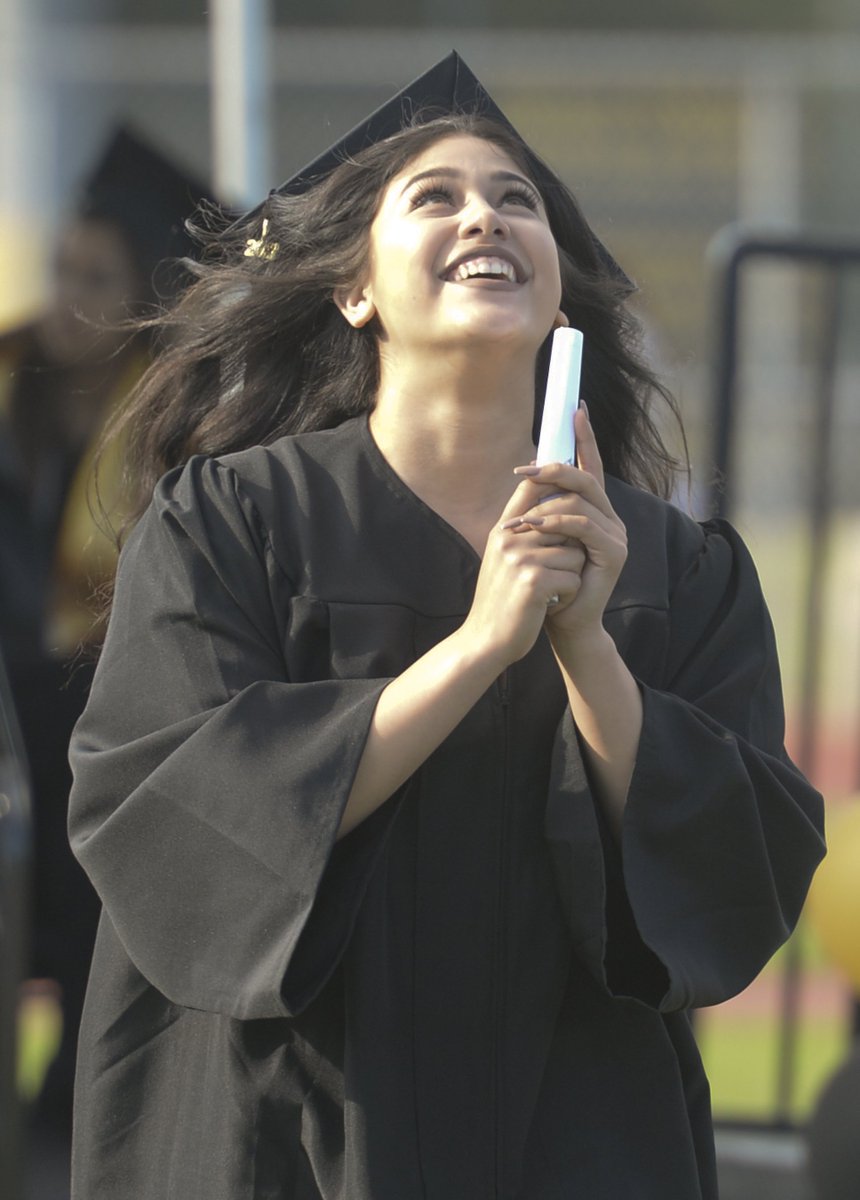 breezepix's tweet photo. #SanPedro #graduation for #classof2017 Photos: https://t.co/nYK2BxcpUn https://t.co/fkEBasrZ8V