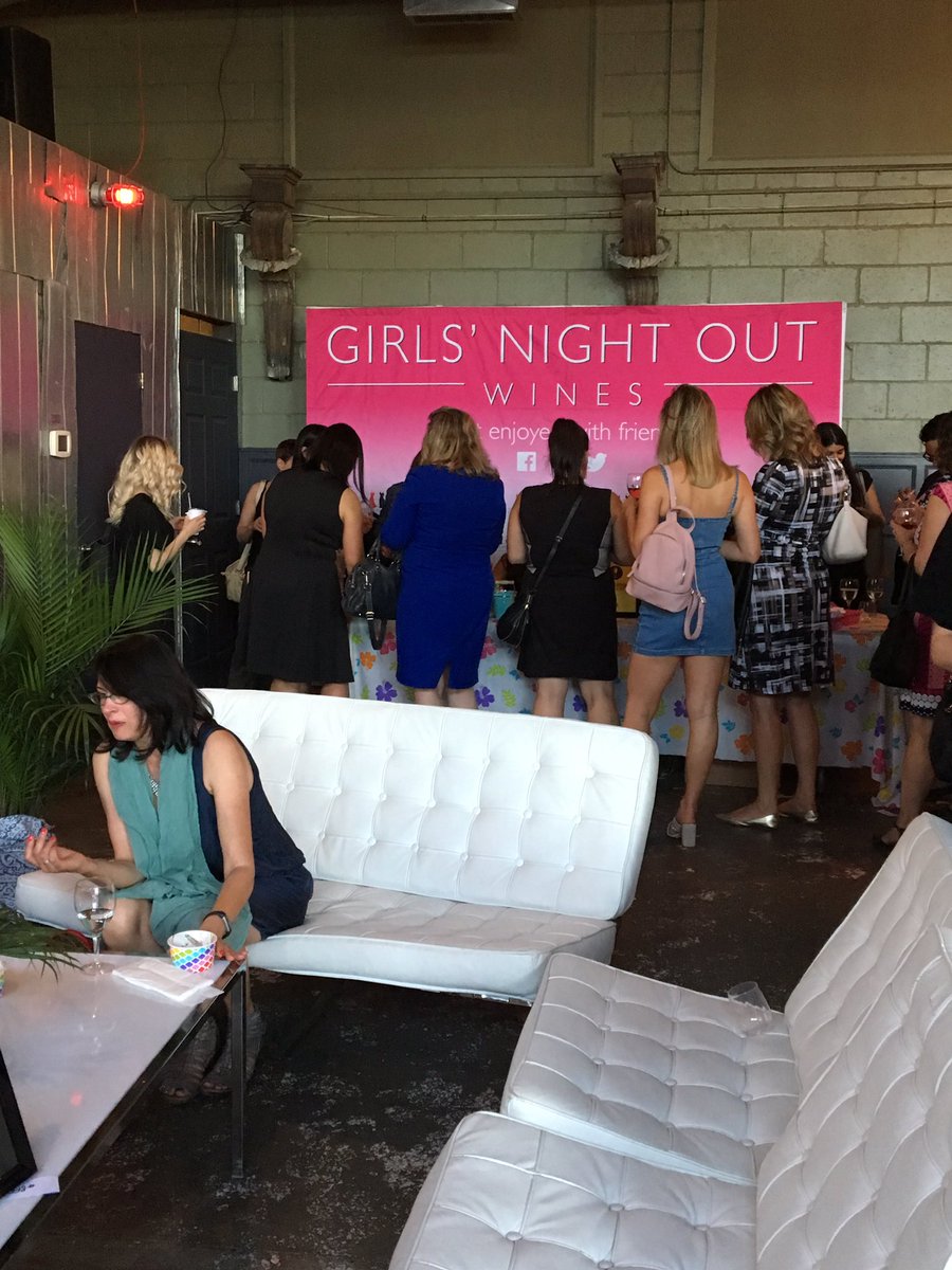cookiegigan's tweet photo. Photos from tonight's @ElleCanada VIP event held at Airship 37! So much fun with @MapleLaura #elleVIP #girlsnightoutwines https://t.co/97UrBKpJOf