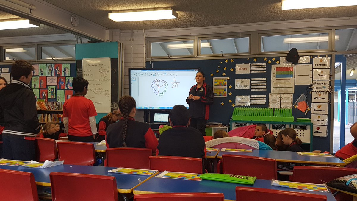 Samantha R tweet media