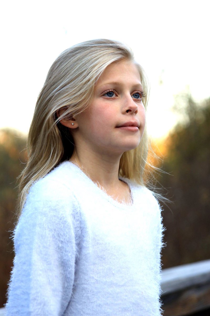 hannahmadis's tweet photo. when your little sis is a legit MODEL ugh I love you https://t.co/MjHWeRM4nr