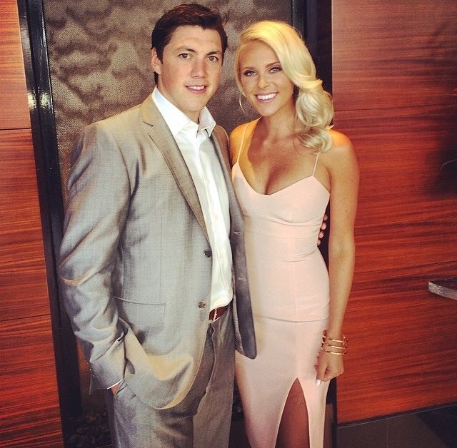 DailyFaceoff's tweet photo. Man some of these hockey wives are sexy 😍 https://t.co/cyt2KZjUiX