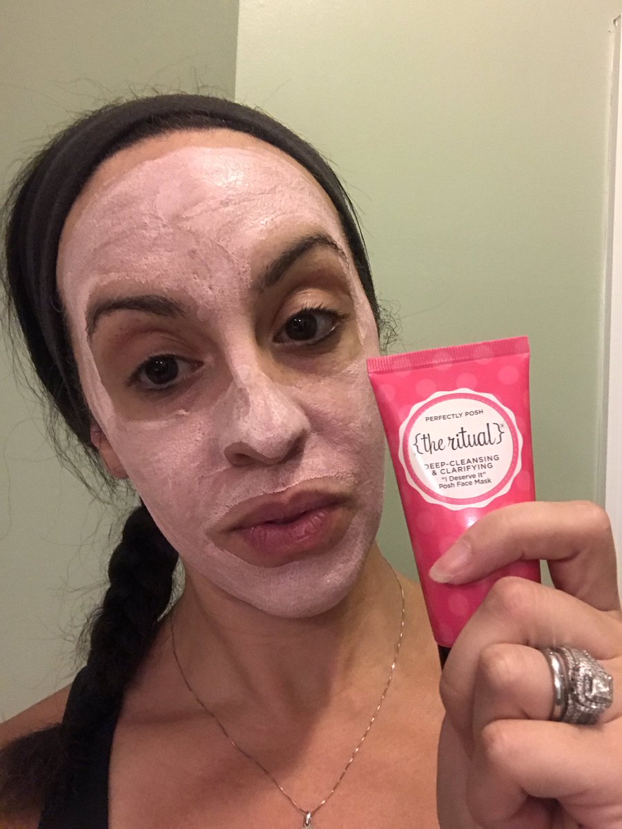 P_PoshBySharla's tweet photo. Just a little at-home spa treatment! Not to mention this beauty is only available to New Consultants! #poshritual #pampering #spa2017 #love https://t.co/BErbLgFXbF