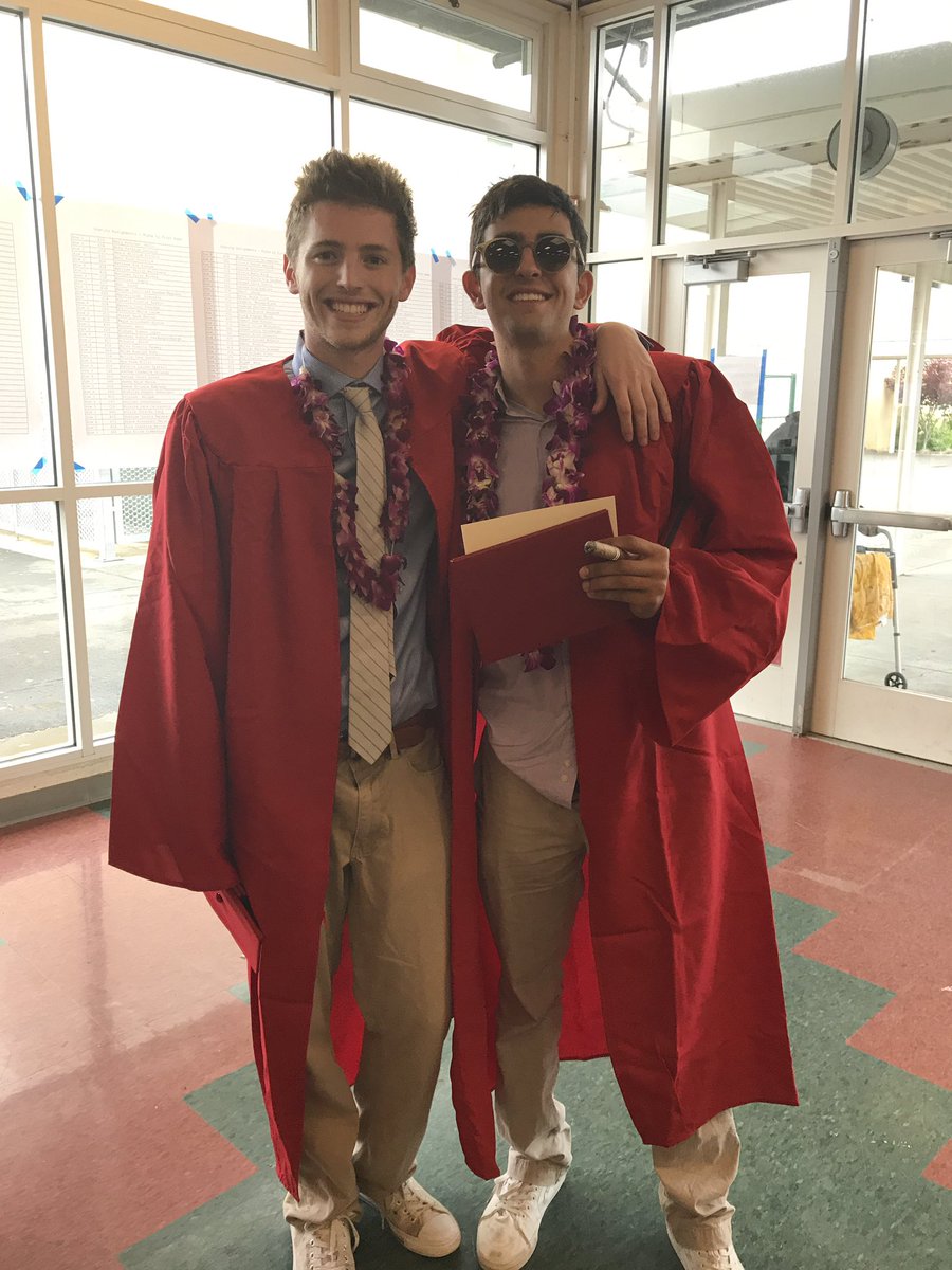 Ms__Tafoya's tweet photo. Redwood Graduation 2017!! Congrats to all our grads!! @RHSGiants411 https://t.co/fbTzQmrFiB