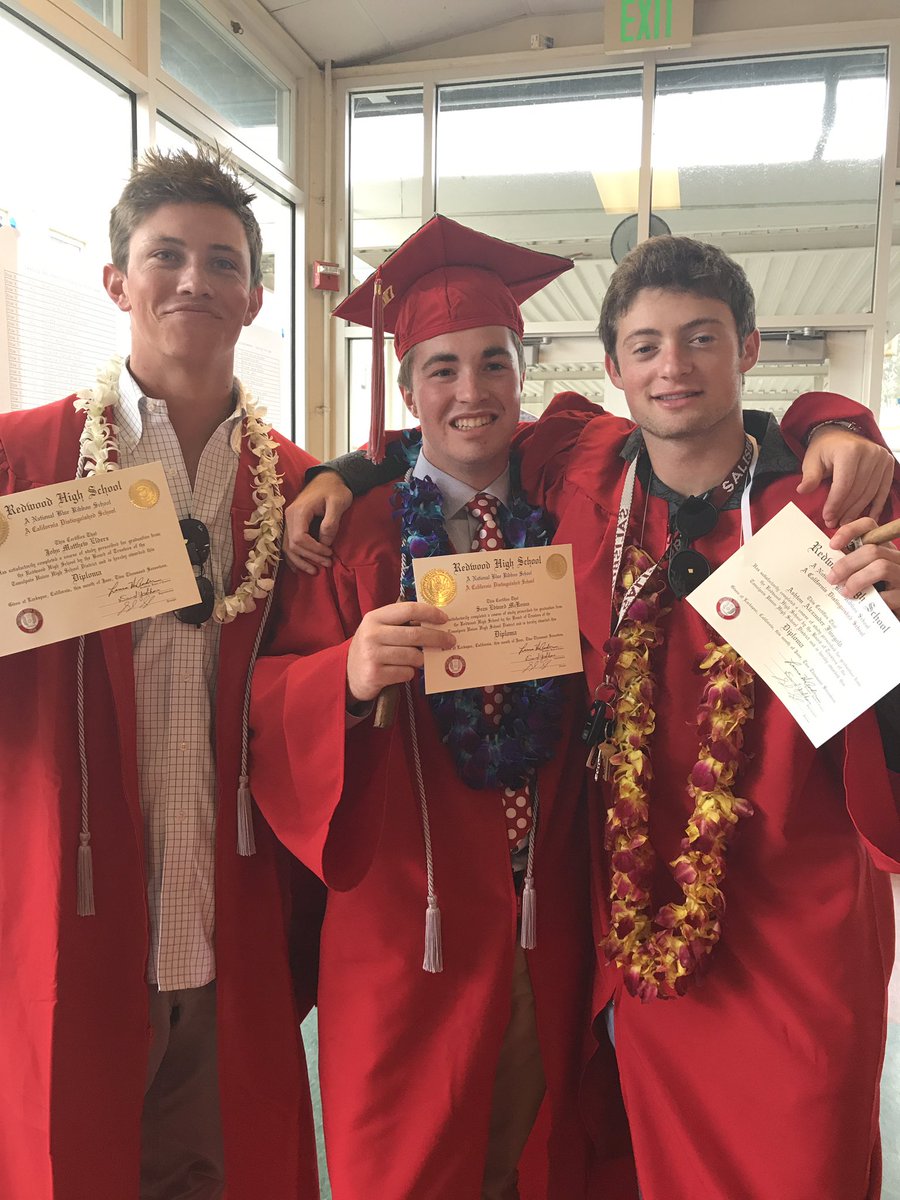 Ms__Tafoya's tweet photo. Redwood Graduation 2017!! Congrats to all our grads!! @RHSGiants411 https://t.co/fbTzQmrFiB