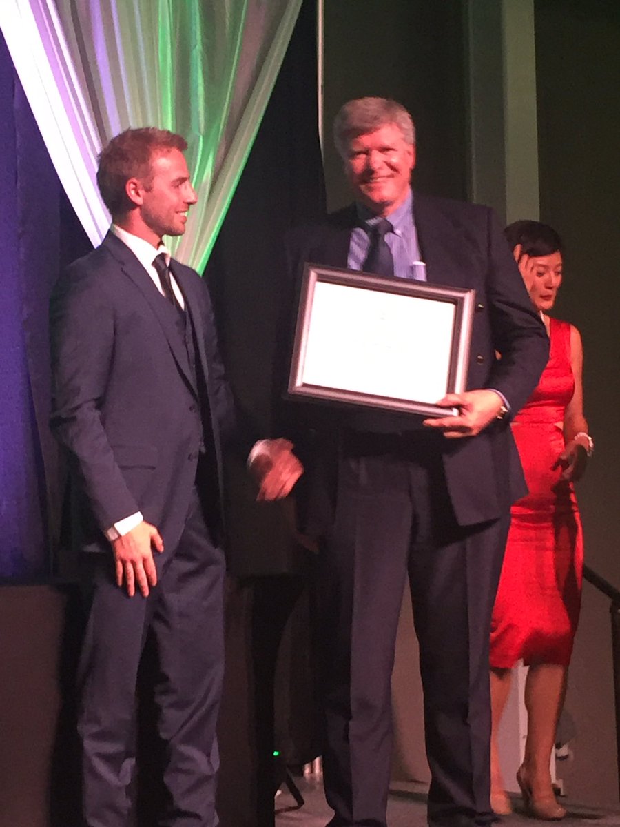 SMA_docs's tweet photo. Congratulations Dr. Stan Oleksinski on receiving a teaching award at the College of Medicine Graduation Banquet! #usaskconvo @usask https://t.co/ypl7tDefYB