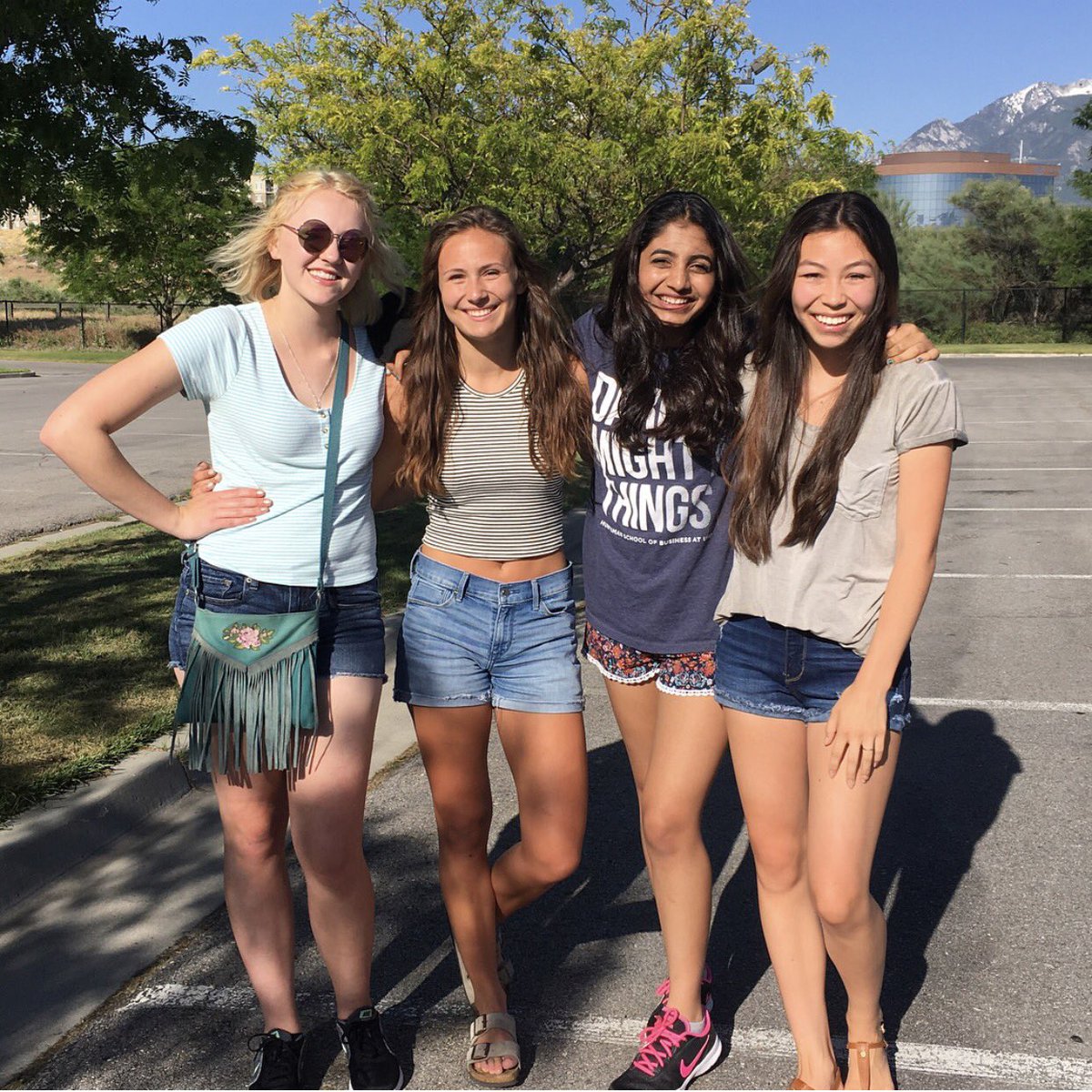 madi_walker15's tweet photo. It's national best friends day and I have the best best friends on earth. 💞 https://t.co/QxI2P3pYdl