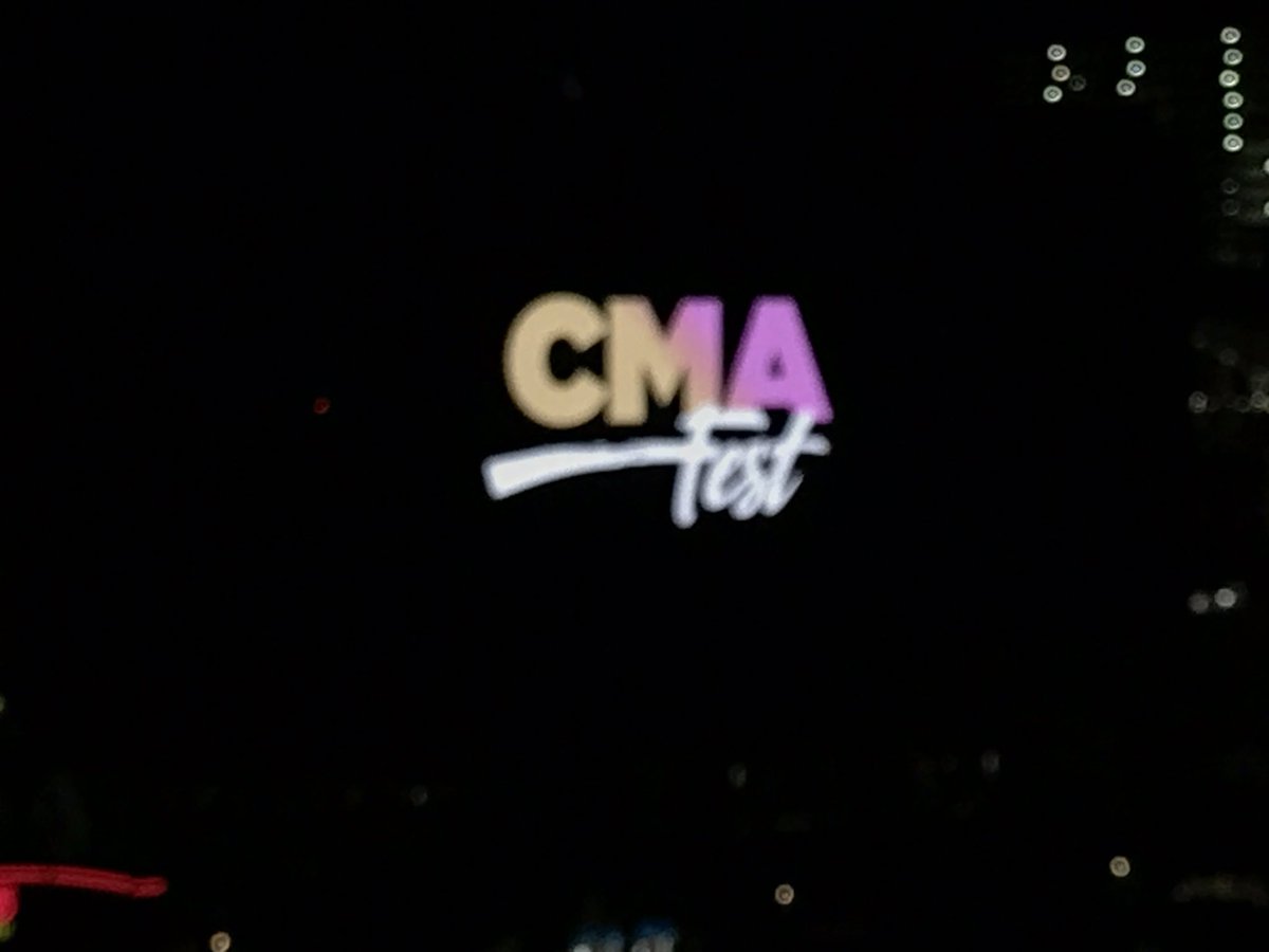 The_4th_G's tweet photo. #CMAGuitar https://t.co/Rw88vjUf75