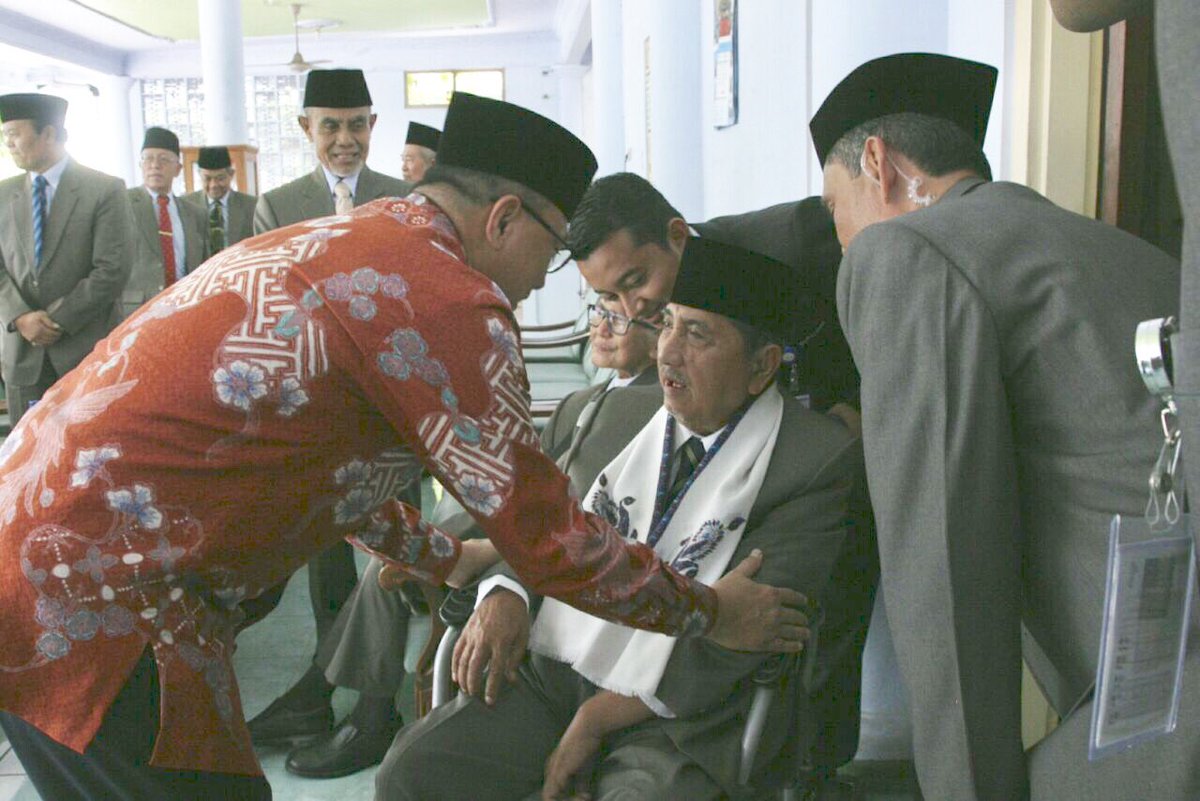 ZUL_Hasan's tweet photo. Kebencianmu tak membuatmu lebih baik dari yang kau benci.. Mendoakan para ulama, semoga Allah jaga kemuliaannya 🙏#JumatBerkah https://t.co/NOgeZkgRWe