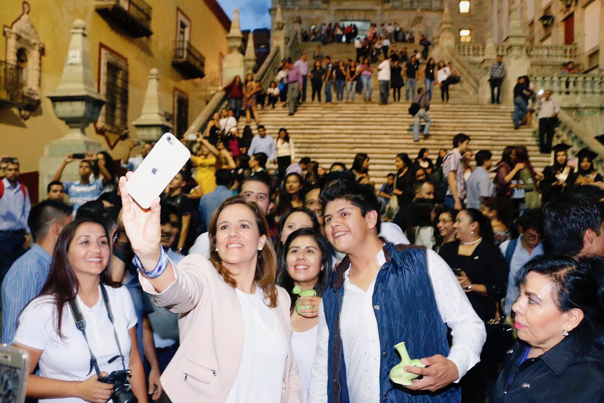 Mzavalagc's tweet photo. Siguiente parada de #VoyPorMéxico🇲🇽: ¡Callejoneando por #Guanajuato! https://t.co/SX4RlZrJcC