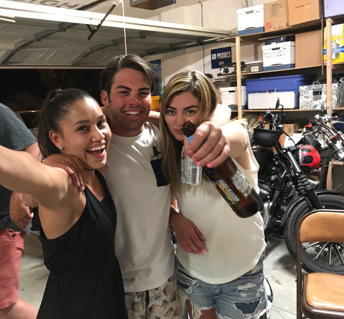 OGdallas's tweet image. #NationalBestFriendsDay my beautiful sisters