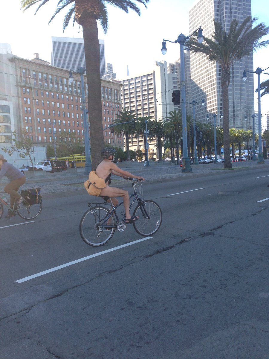 soultripviaje's tweet photo. Personaje !!! Desnudo en toda la ciclovía de "San Francisco" California  .. exhibicionismo ?? O estilo de vida ?? https://t.co/6tzEbEsUc3