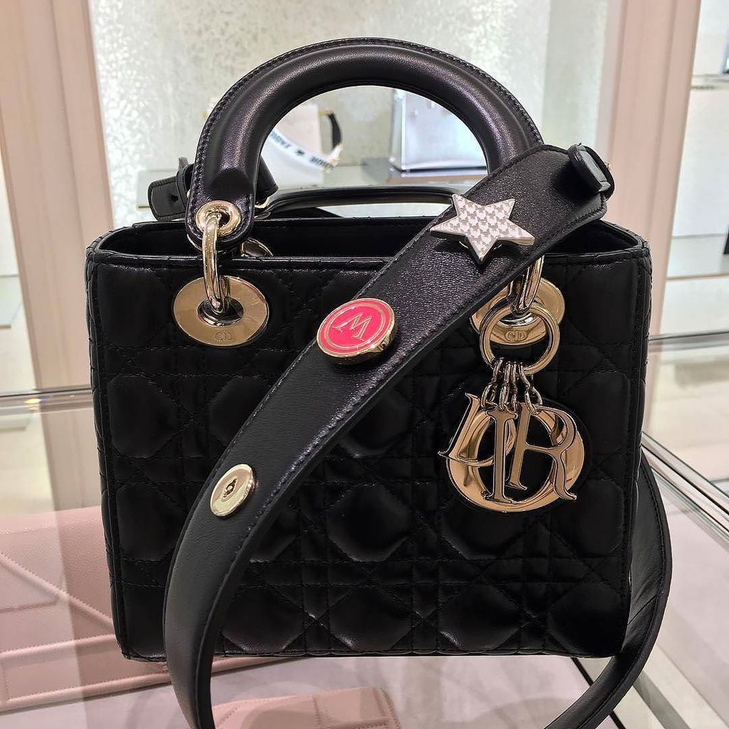 Adeline1189's tweet photo. Dior lady bags. It can also be worn various different ways.
🖕🖕🖕
Shopping link in bio
,
,
,
#fashion #dior #diorbags #diorhandbags #new #pur… https://t.co/39TIAeDXo3
