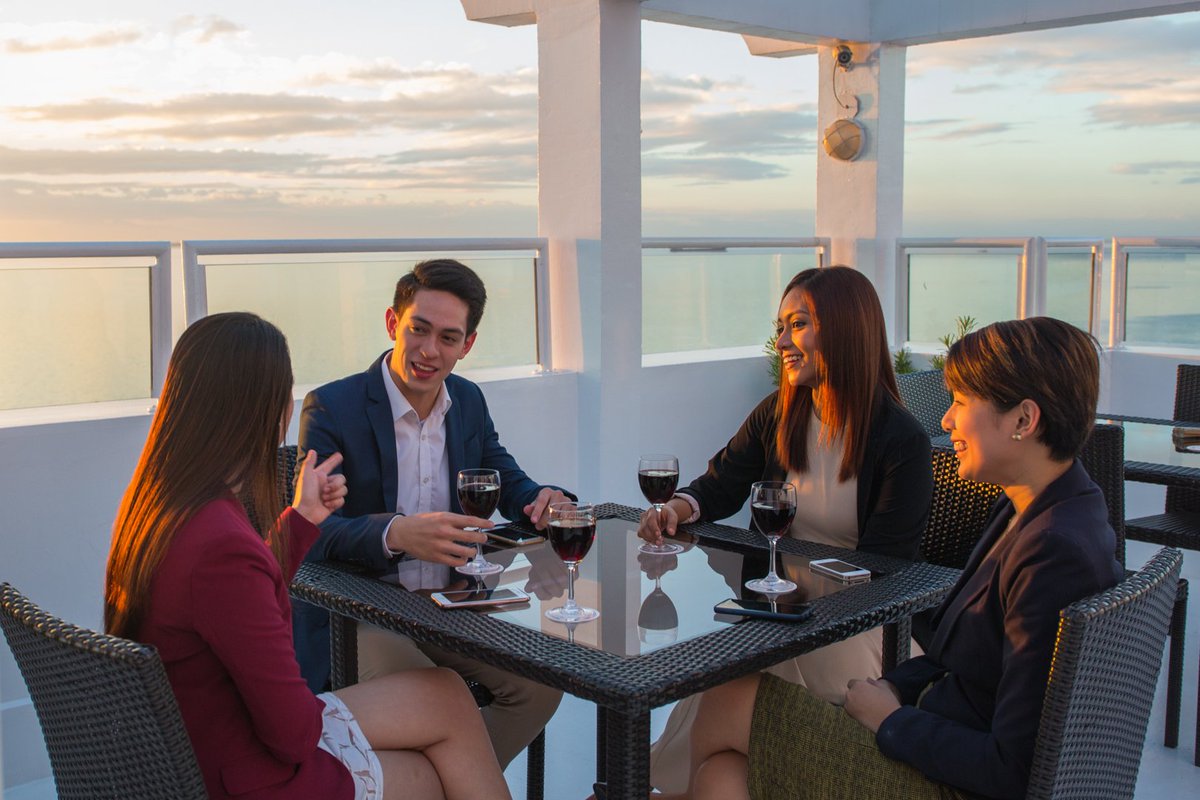 MicrotelPH's tweet photo. Make meetings more enjoyable by holding it at the rooftop of Microtel by Wyndham Mall of Asia! For info, call 403 3333 today. #MicrotelPH https://t.co/RR14ANO65T