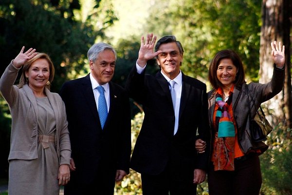 Hugo_Gutierrez_'s tweet photo. Reportaje revela pagos de la industria pesquera a ex ministro de Piñera: el UDI Pablo Longueira.   https://t.co/6w3GlTSV4p https://t.co/6VV0ADApAp
