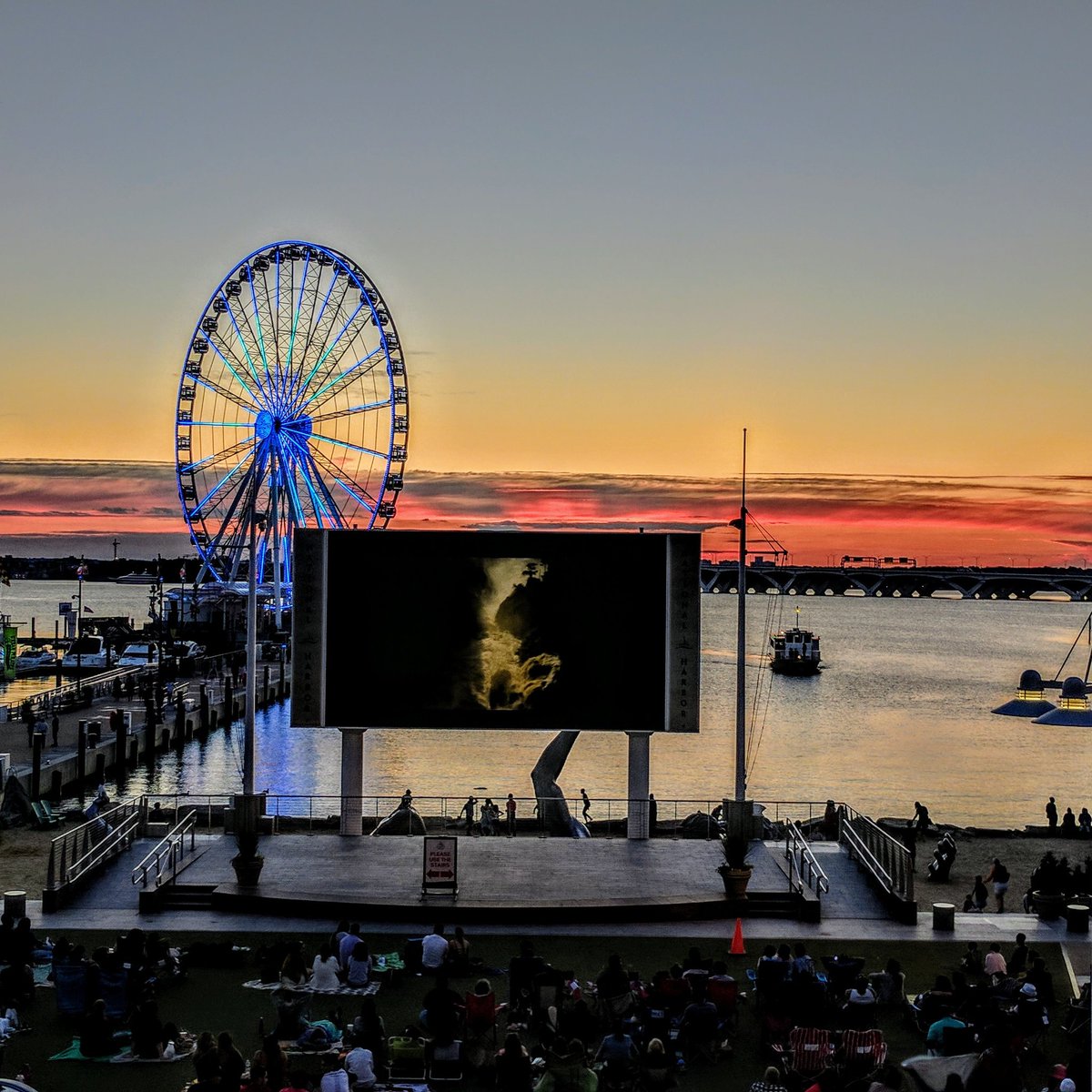 bradyjayolson's tweet photo. Gotta love sunsets, but they are even better with a sweet Ferris Wheel &amp; movie in the background! #nationalharbor #worldclassrooms #wcindc https://t.co/JYW6KG0u68
