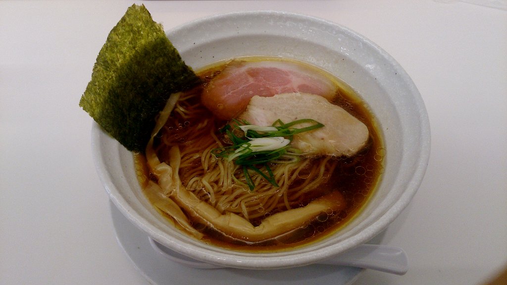 しらけん ミラコロ 浦安イタリアンダイニングがランチに限定４０食でラーメンを提供している アドバイス先のdue Italianに似た感じかな 主婦会らしき女性の方で大賑わいなので売り切れを心配しちゃったレベル 店頭ではバッグも販売してます らーめん