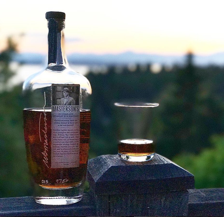 Mastersons's tweet photo. Whiskey and a view. #mastersons #rye #ryewhiskey #view 📸 @denim_and_whiskey https://t.co/y0W5AukoH3