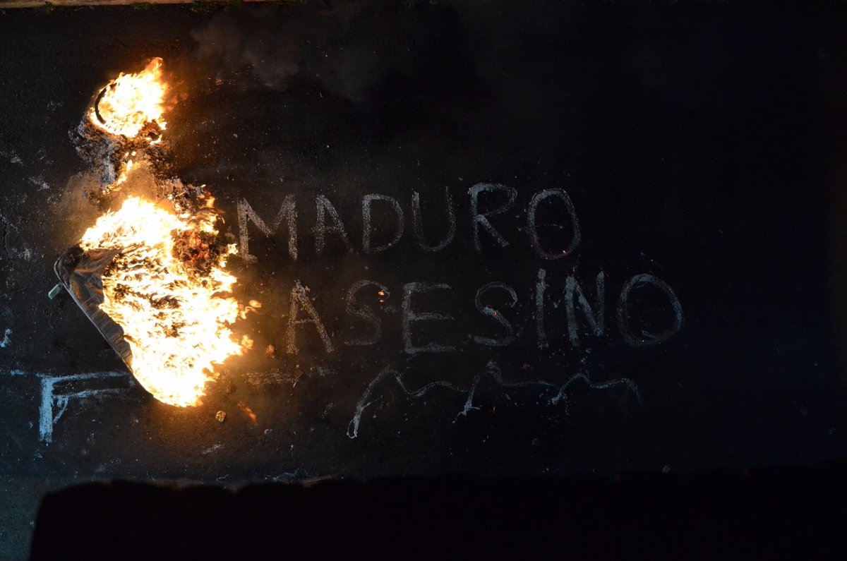 junior17agb's tweet photo. La Candelaria y la panteón mandan un mensaje. https://t.co/YI0MhhcmRp