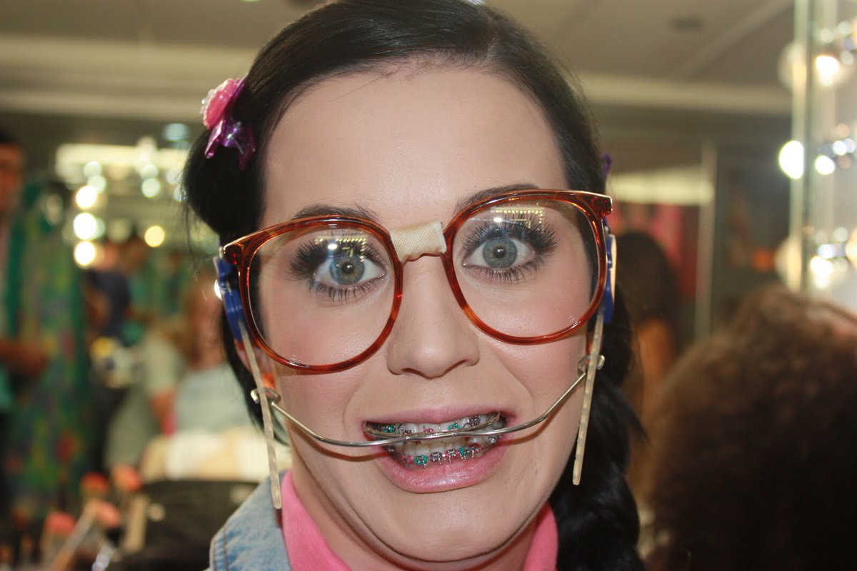 RealJanaBanana8's tweet photo. A week from today, I'll be sporting this look. Got the glasses. Now the braces #tingrin https://t.co/fwdlAuoykq