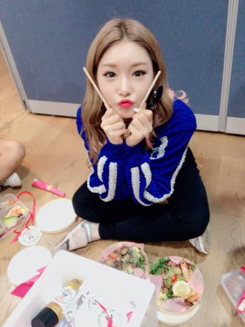 B79YB's tweet photo. 사녹을 무사히 마친 청하의 식사타임~!
맛있는 도시락 감사합니다😆 여러분들도 점심 꼭 챙겨드세요!! https://t.co/3wL7ljHzna