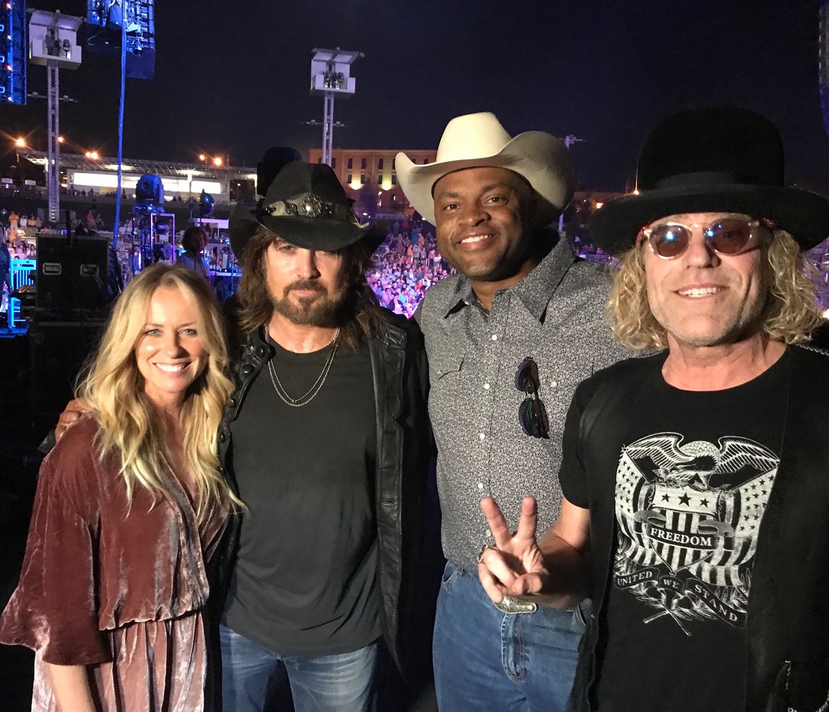 Hanging out in #Nashville with @BigKennyTV @billyraycyrus and @DeanaSings #CMAFest #CMAFEST2017  #CMAMusicFestival