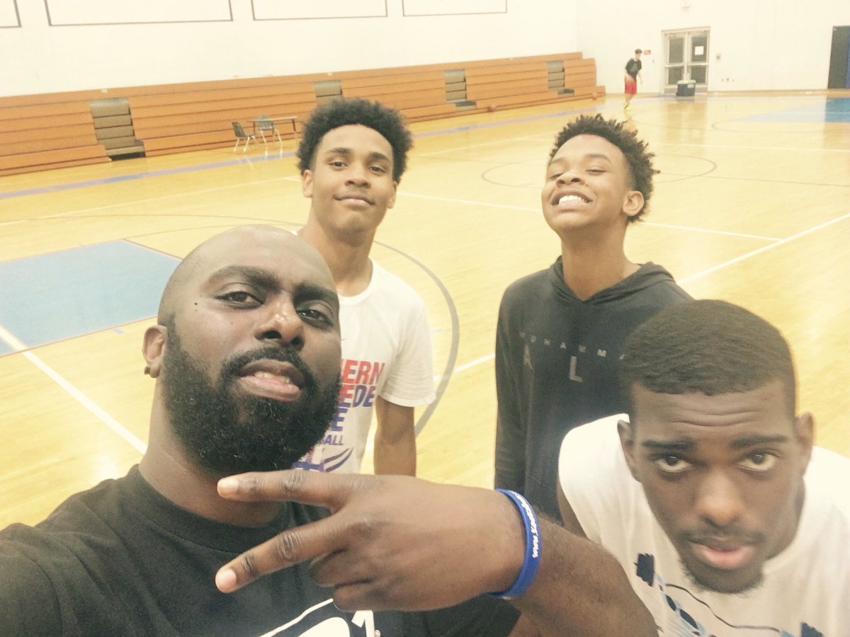 InHouseExposure's tweet photo. "Clowning with Clowns"@taistrickland13 @Tjstrick11 @EliteBalkman @EliteTampa @YBLFlorida #PointGods #Nolegsleft https://t.co/W0NX6OQZv5
